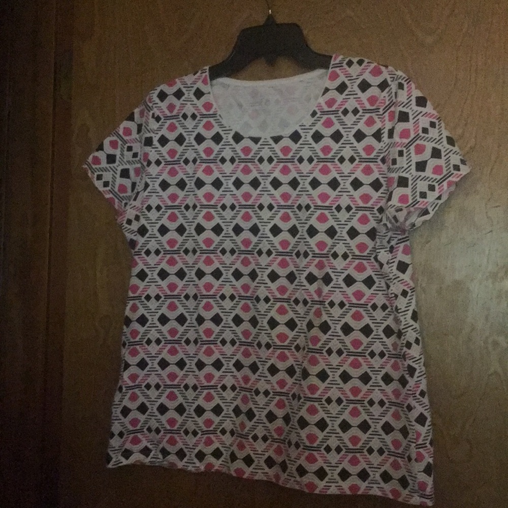 Fun geometric shape top.  Great for summer